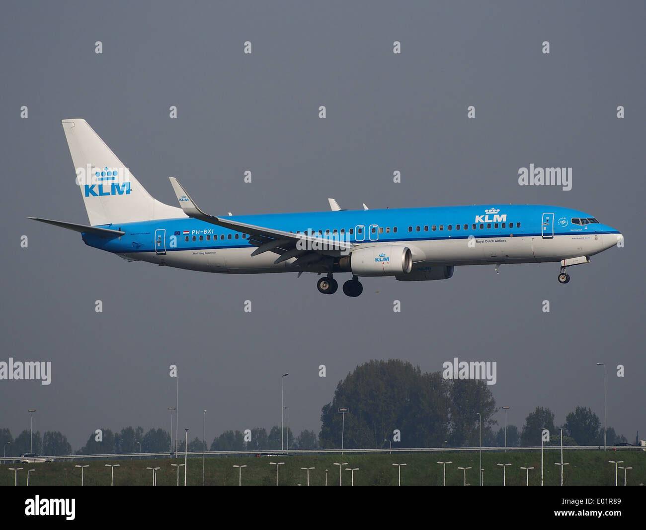 KLM PH-BXI (Boeing 737 Next Gen - MSN 30358) in atterraggio a Schiphol (AMS - EHAM), Paesi Bassi Foto Stock