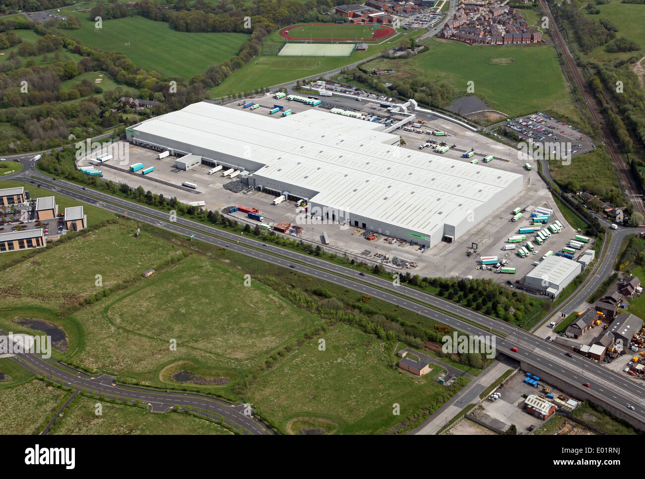 Vista aerea di una cooperativa regionale Centro di distribuzione vicino a St Helens in Lancashire Foto Stock