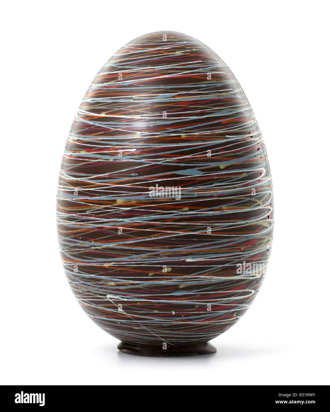 Grande uovo di cioccolato con una miscela di colori Foto Stock