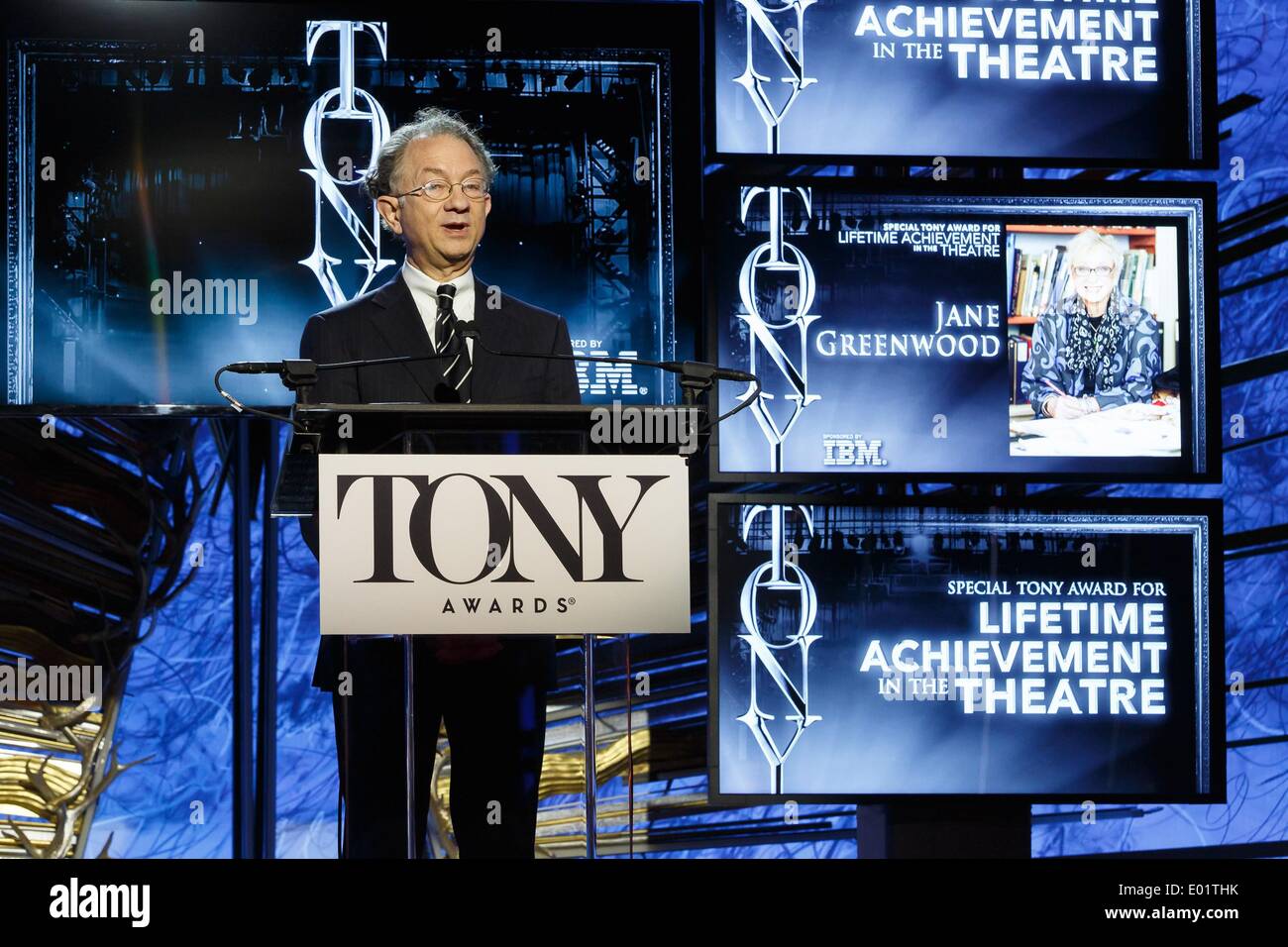 New York, NY, STATI UNITI D'AMERICA. 29 apr 2014. William Ivey Long alla conferenza stampa per il 2014 Tony Awards candidature annuncio, il ferro di cavallo di diamante al Paramount Hotel, New York, NY, 29 aprile 2014. Credito: Jason Smith/Everett raccolta/Alamy Live News Foto Stock