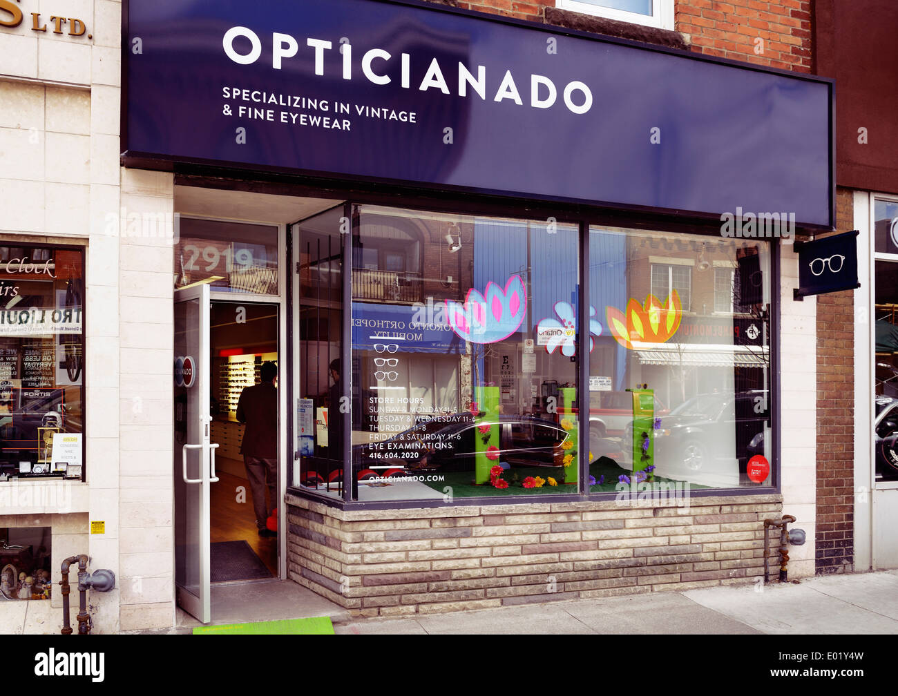 Opticianado vintage negozio di occhiali in corrispondenza della giunzione a Toronto in Canada Foto Stock