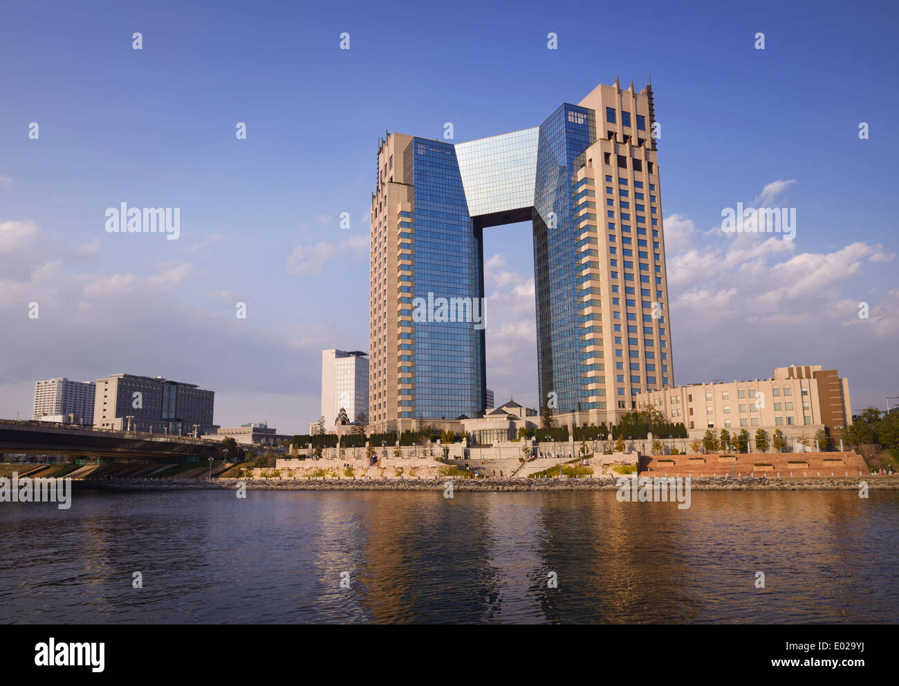 Centro di telecomunicazioni edificio in Odaiba, presso Tokyo, Giappone. Foto Stock