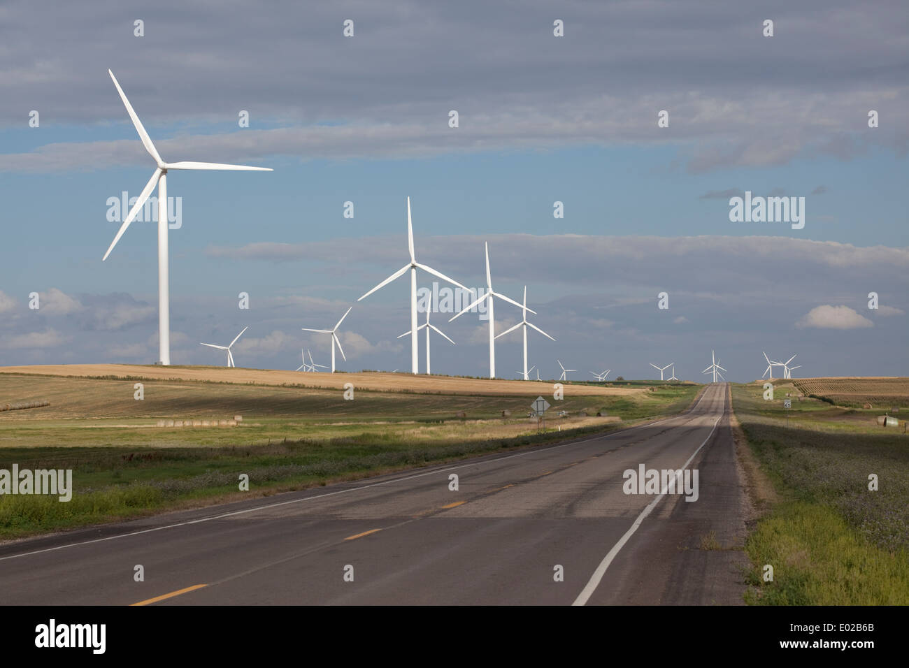 Le turbine eoliche lungo l'autostrada 17 nel nord Pierce County, il Dakota del Nord Foto Stock