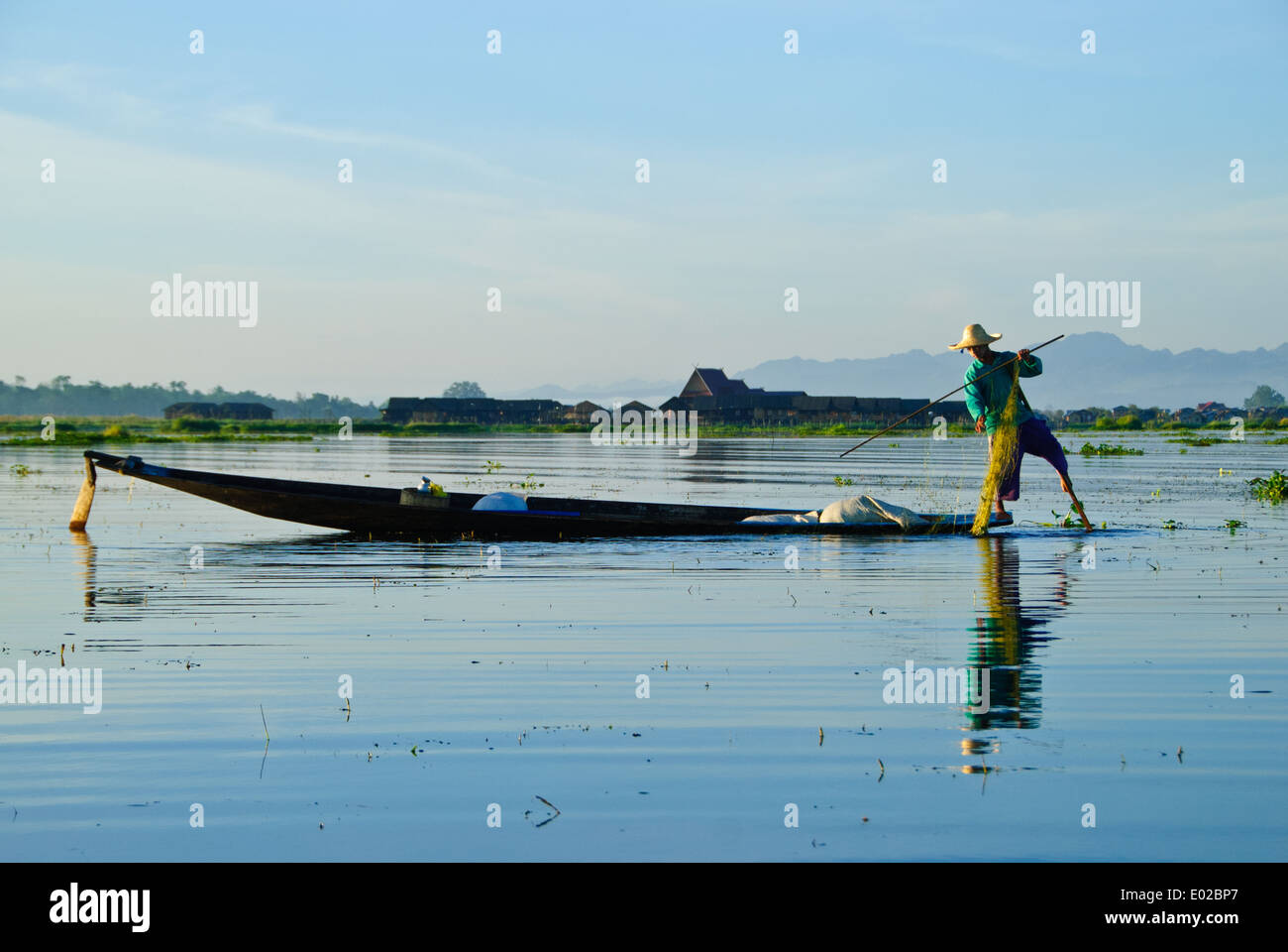 Un pescatore del Lago Inle Foto Stock