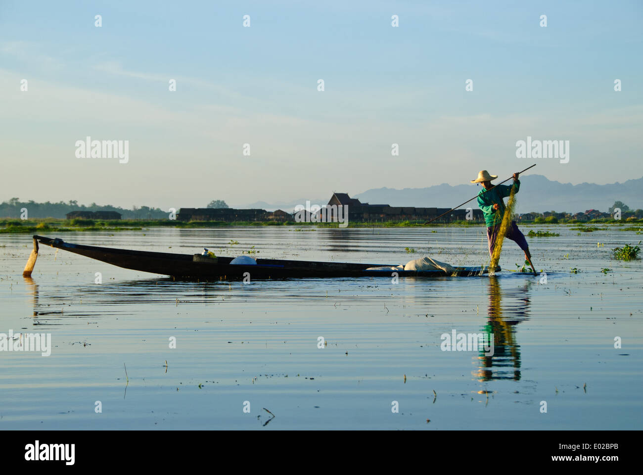 Un pescatore del Lago Inle Foto Stock