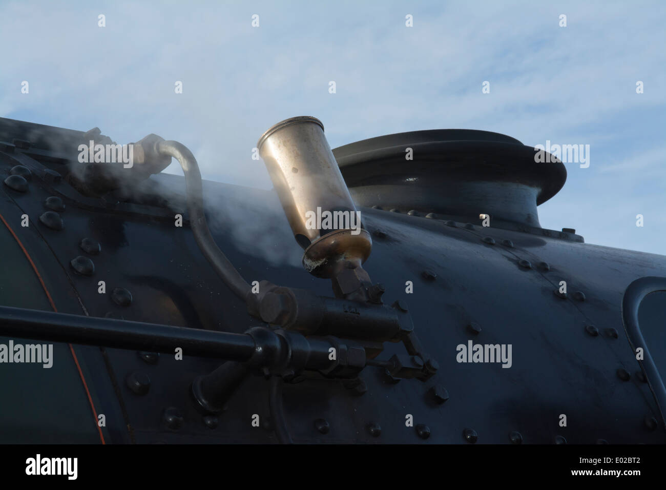 Motore a vapore "Oliver Cromwell' e il treno alla stazione di Hereford Foto Stock