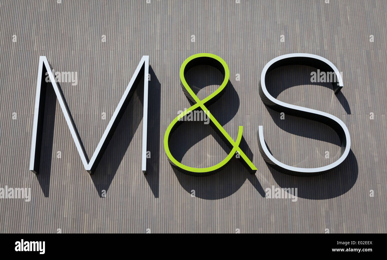 Marks&Spencer logotipo sulla parete del M&S store in York, Regno Unito Foto Stock