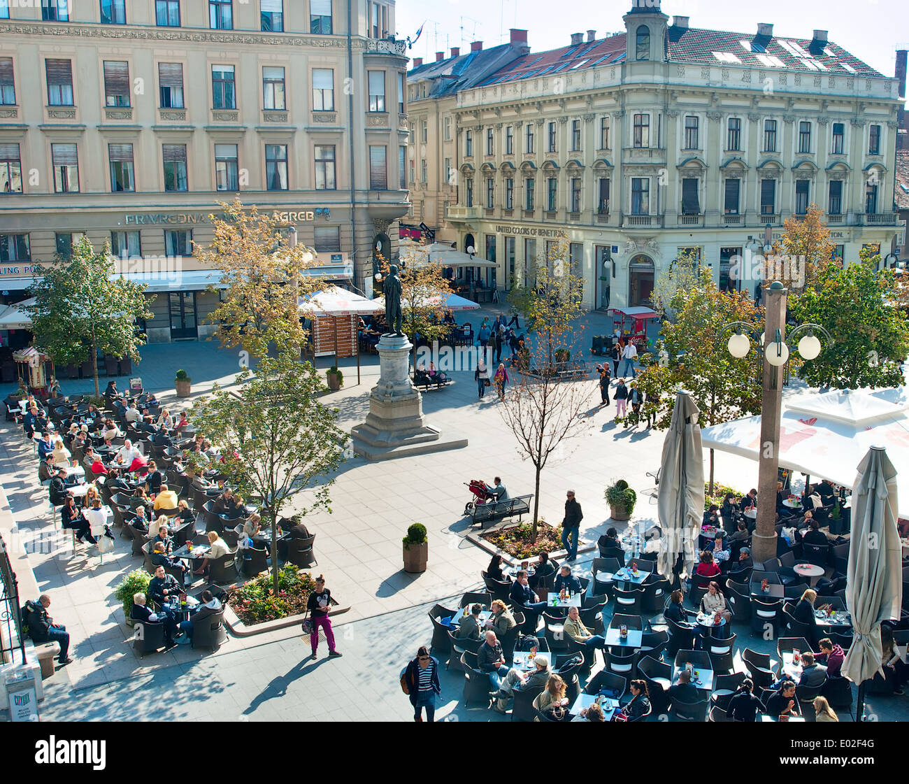 Persone a Petar Preradovic Square a Zagabria. Foto Stock