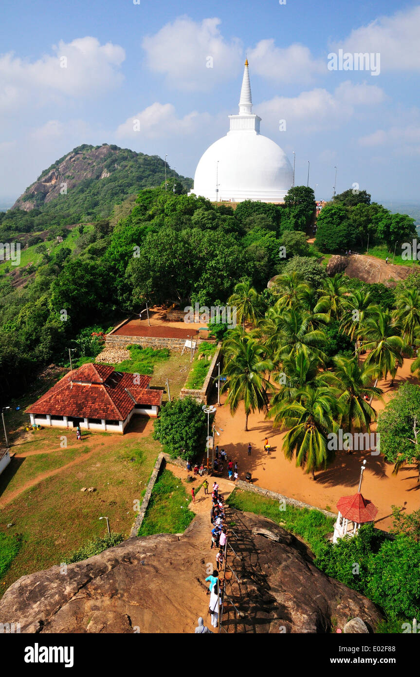 Maha Stupa, monastero buddista di Mihintale, Anuradhapura, Nord provincia centrale, Sri Lanka Foto Stock