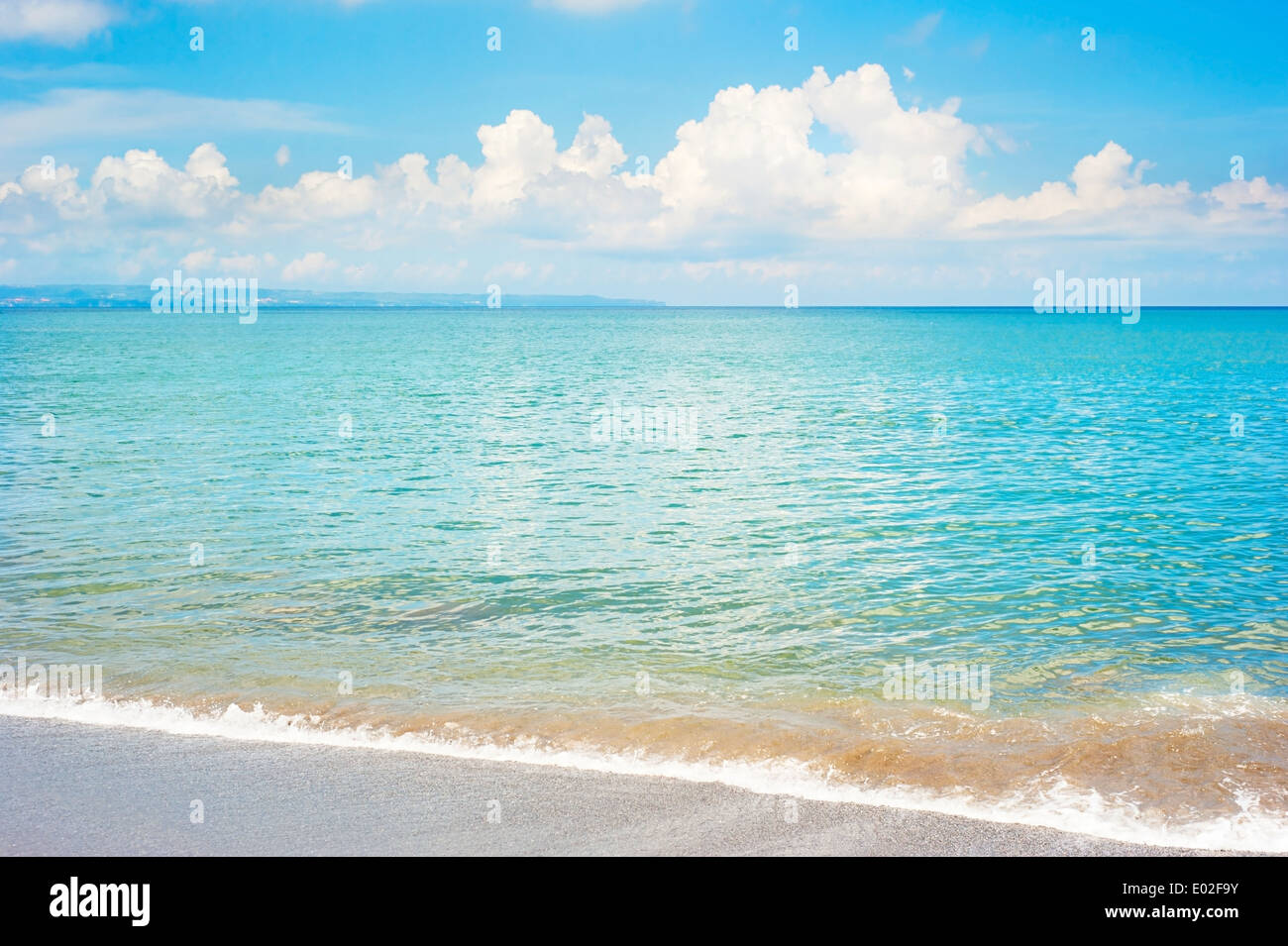 Paesaggio con spiaggia tropicale sull'isola di Bali , Indonesia Foto Stock
