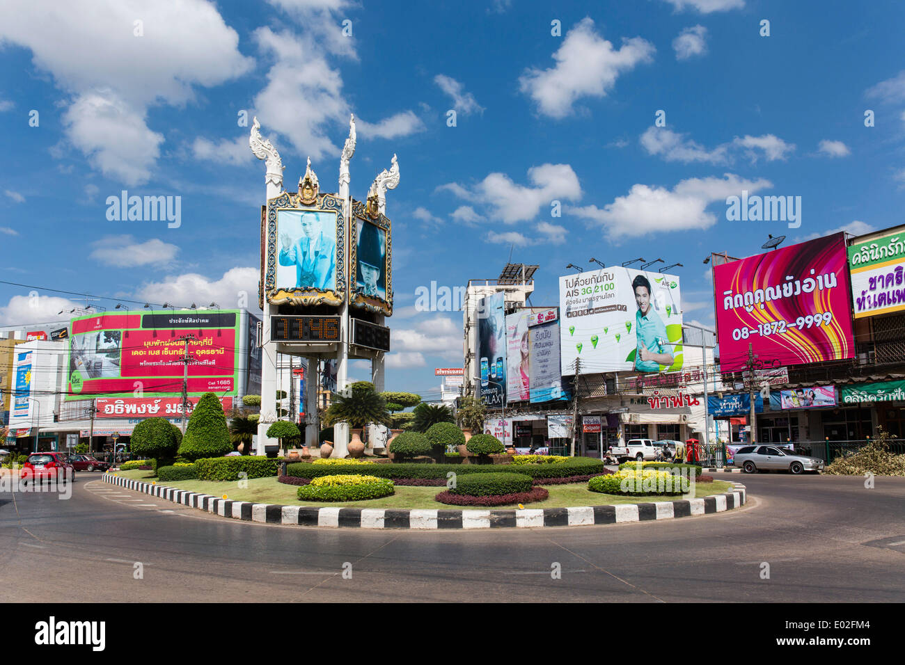 Clock Tower, rotatoria, Udon Thani, Isan o Isaan, Thailandia Foto Stock