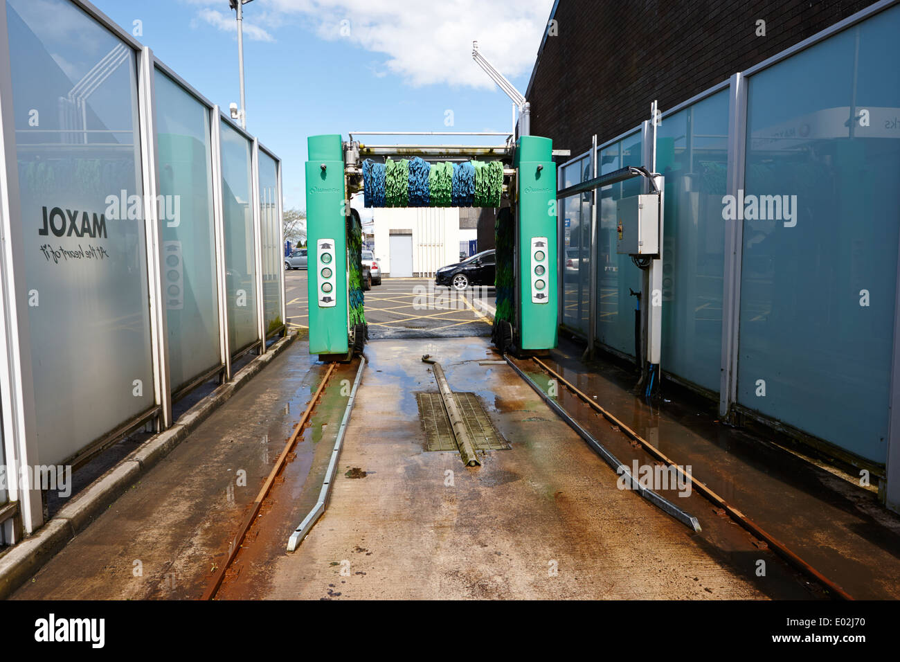 Stazione di riempimento benzina automatico di lavaggio auto Irlanda del Nord Foto Stock