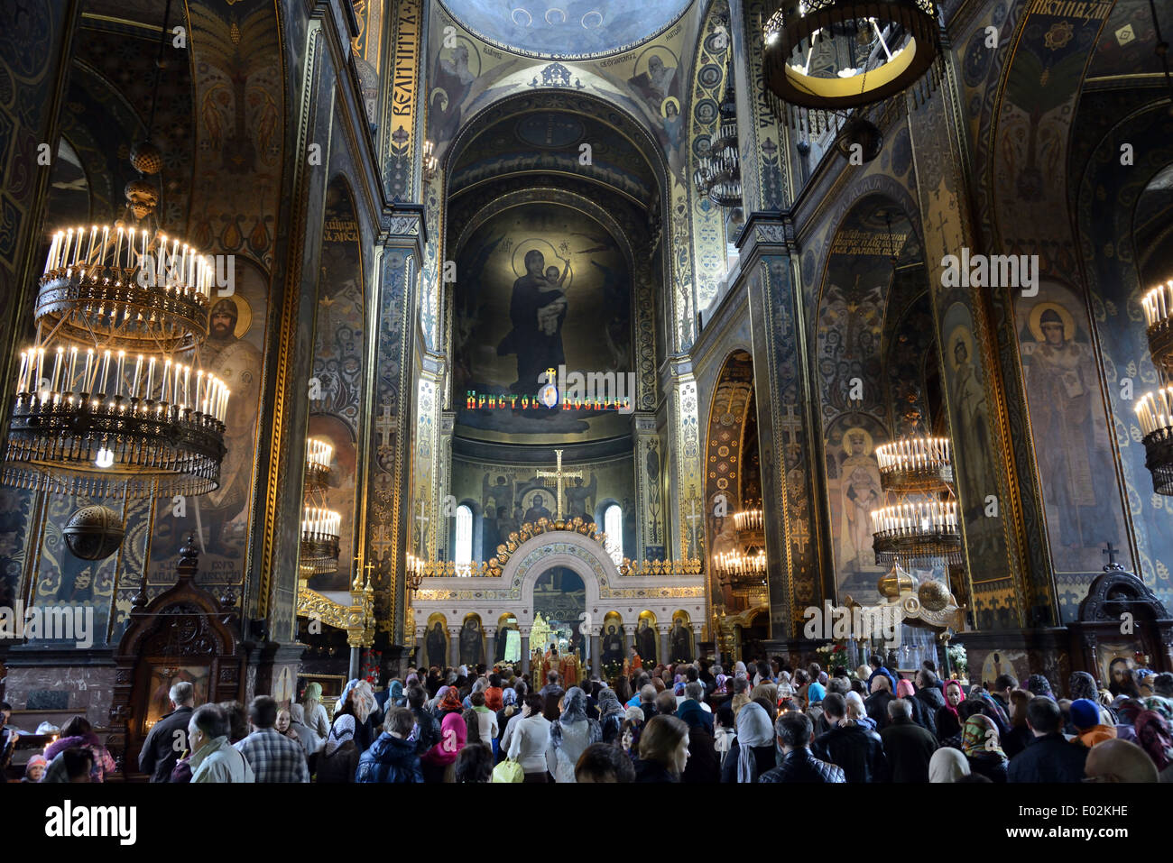 Pasqua preghiera nella Cattedrale di San Vladimiro a Kiev, Ucraina Foto Stock