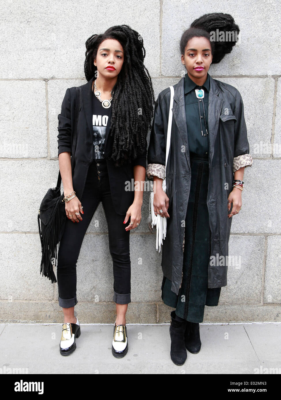 Gemelle TK meraviglia e Cipriana Quann passeggiando nella città di New York - Aprile 25, 2014 - Foto: Pista Manhattan/Charles Eshelman/picture alliance Foto Stock