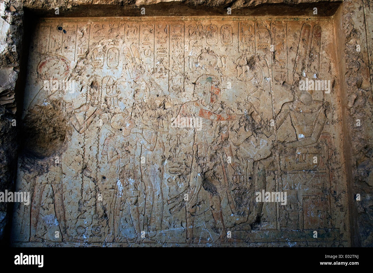 Luxor West Bank: incisioni di roccia tempio del dio Ptah vicino a Valle delle regine Foto Stock