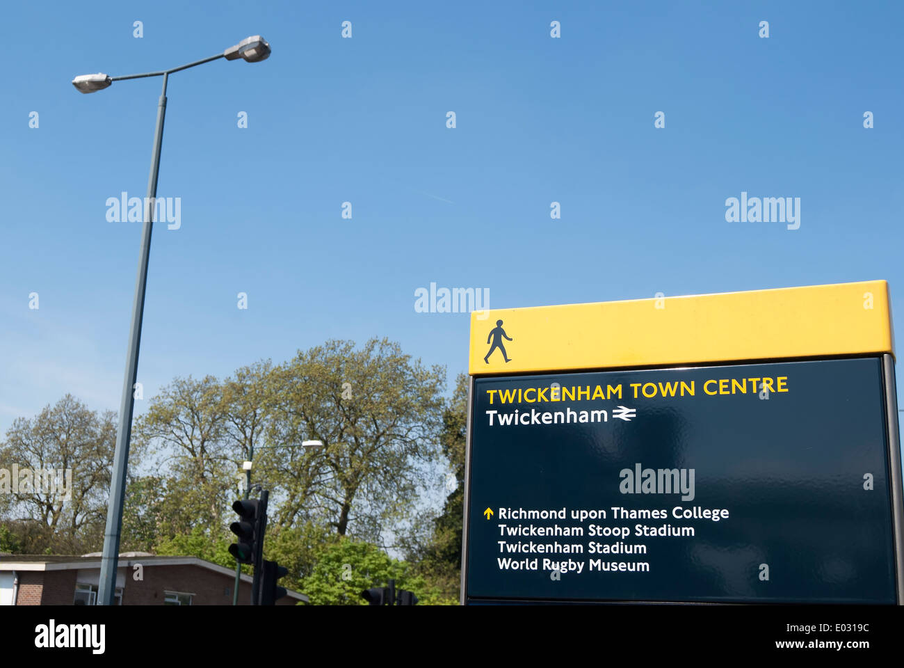 Segno del montante a Twickenham, middlesex, Inghilterra, dando indicazioni per il Rugby Stadium, l'acquasantiera e mondo museo di rugby Foto Stock