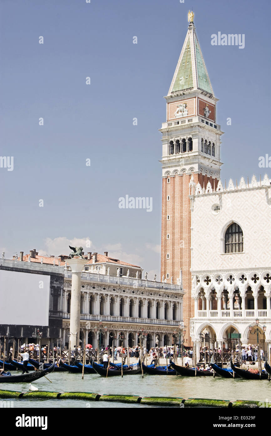 Piazza San Marco e torre campanaria, Venezia Foto Stock