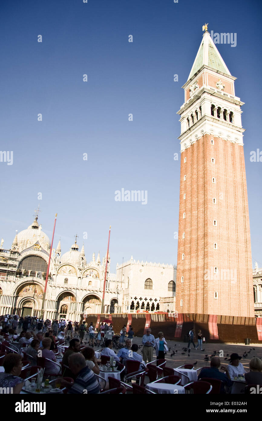 Piazza San Marco e torre campanaria, Venezia Foto Stock