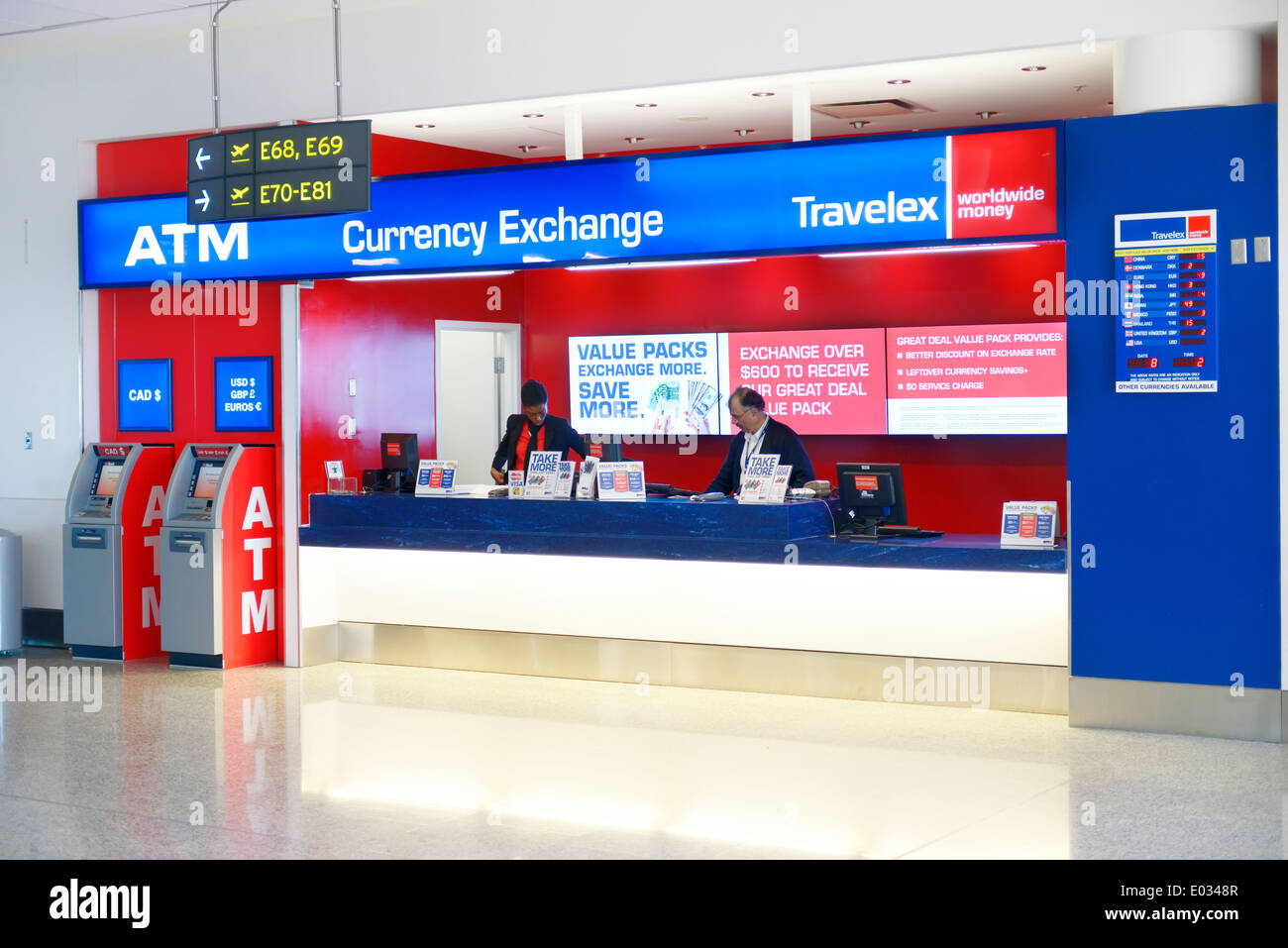 Aeroporto di scambio currence chiosco Travelex all'aeroporto internazionale Pearson di Toronto Foto Stock