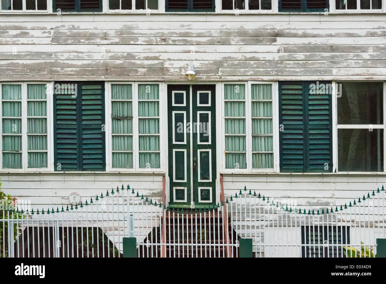 Casa coloniale nel cuore del centro storico di Paramaribo (Patrimonio Mondiale dell'UNESCO), Suriname Foto Stock