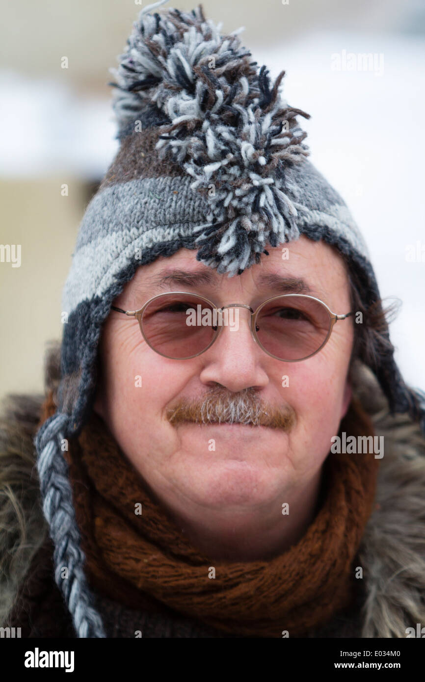 JOKKMOKK, Svezia Professional filatore di lana a Jokkmokk annuale mercato invernale. Foto Stock