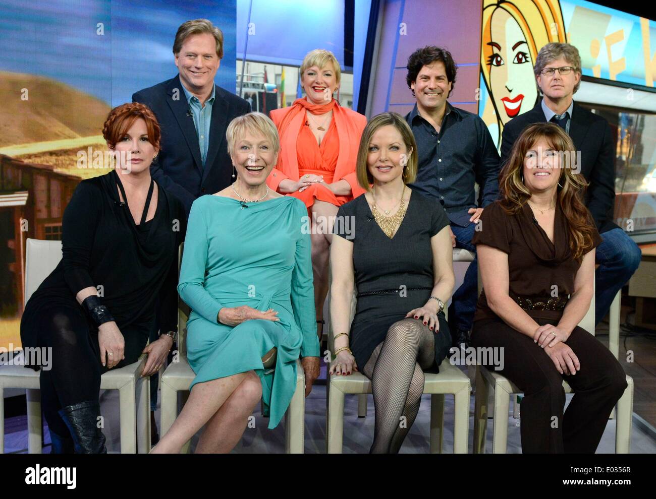 New York, NY, STATI UNITI D'AMERICA. 30 apr 2014. Dean Butler, Alison Arngrim, Matteo Labyorteaux, Michael Landon Jr, Melissa Gilbert, Karen Grassle, Melissa Sue Anderson Lindsay Greenbush Rachele al talk show apparizione per la piccola casa nella prateria Cast Reunion presso la NBC Today Show, Rockefeller Plaza di New York, NY Aprile 30, 2014. Credito: Derek Storm/Everett raccolta/Alamy Live News Foto Stock