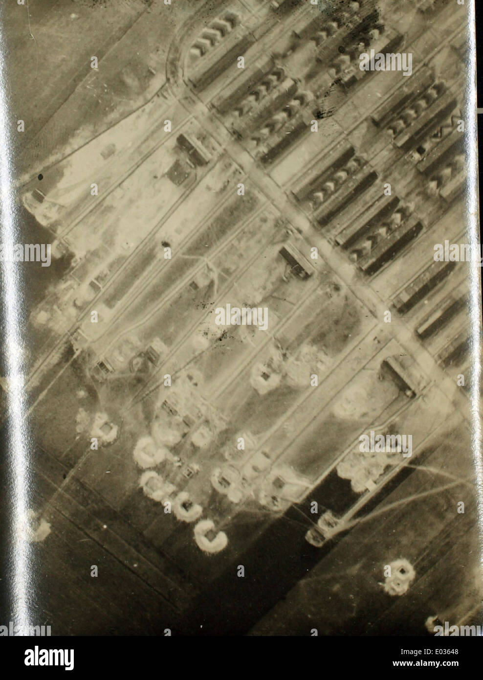 Questa foto cattura il 5th Aero Group durante la prima guerra mondiale noto per i loro contributi al combattimento aereo, il gruppo ha svolto un ruolo vitale negli sforzi delle forze alleate sul fronte occidentale, in particolare nella ricognizione e nella superiorità aerea. Foto Stock