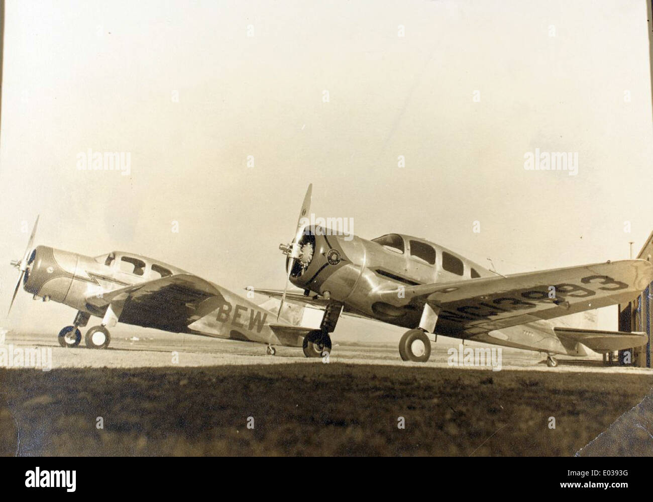 Lo Spartan 7W Executive, alimentato dal motore Pratt & Whitney R-985 Wasp Junior, è un classico aereo leggero americano degli anni '1930 Il modello da 7 W, con un design distintivo della ruota posteriore, è stato utilizzato sia per voli commerciali che privati. La collezione comprende vari modelli come NC13993 e NC13994, evidenziando il suo ruolo nella storia dell'aviazione come aereo versatile e affidabile. Foto Stock