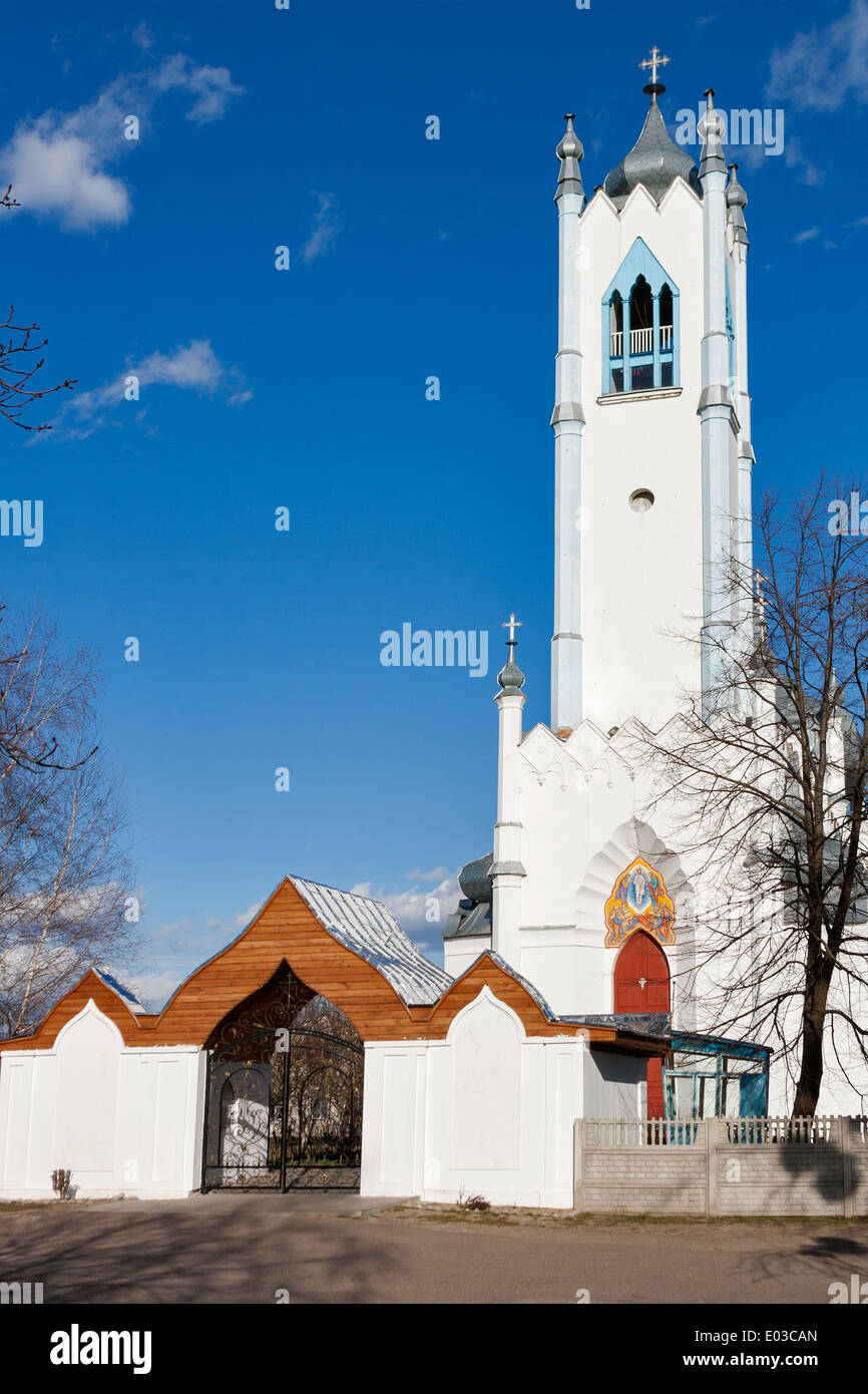 Il campanile della Chiesa della Trasfigurazione costruito 1839 in Moshni, Ucraina Foto Stock