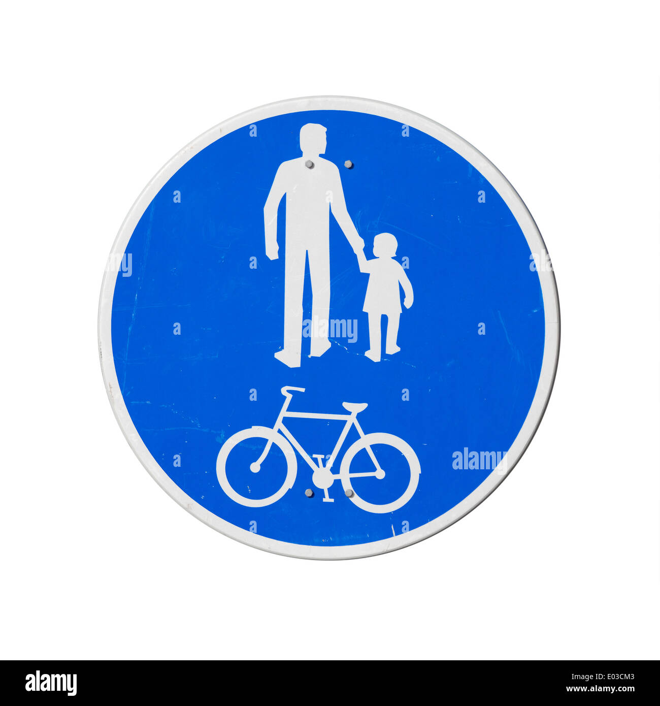Biciclette e pedoni soltanto. Rotondo blu cartello stradale isolato su bianco Foto Stock