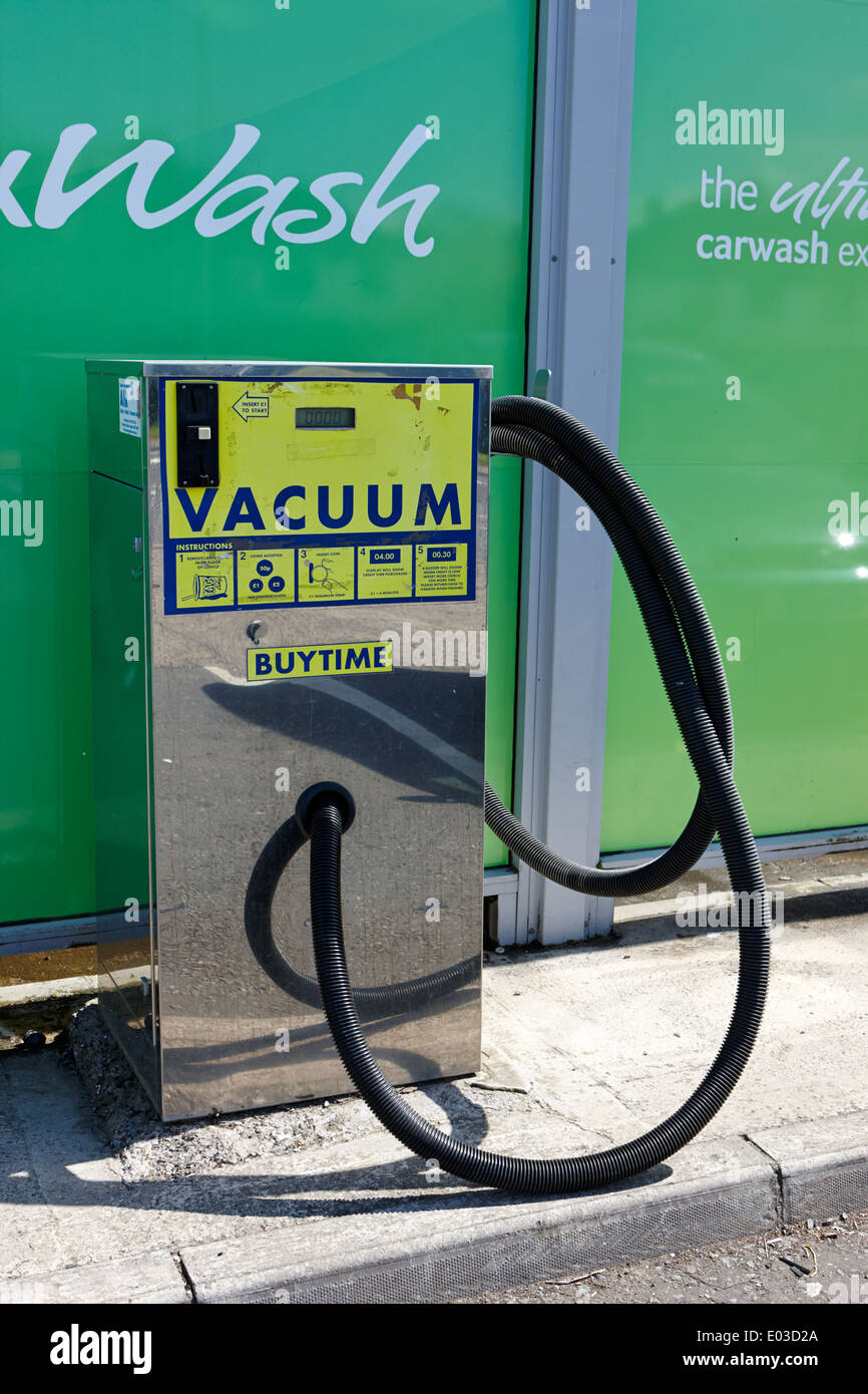 A gettone vuoto sul piazzale di una stazione di riempimento in Irlanda del Nord Foto Stock