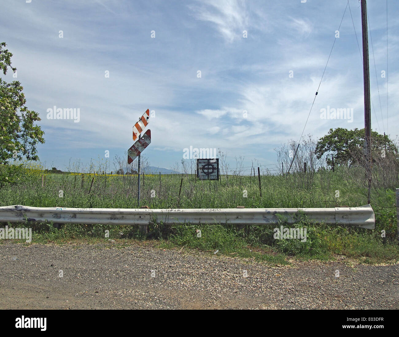 Graffiti del simbolo utilizzato da Zodiac Killer il segno lungo il lago di Herman Road in Benicia, California Foto Stock