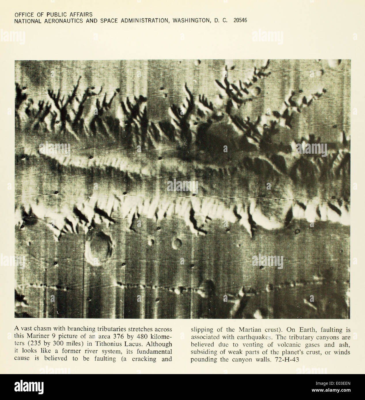 Questa foto lucida raffigura la navicella spaziale Mariner, che ha svolto un ruolo chiave nelle missioni di esplorazione spaziale della NASA, in particolare negli anni '1960 e '1970 Era parte integrante dell'esplorazione planetaria e della scienza spaziale. Foto Stock Questa foto lucida raffigura la navicella spaziale Mariner, che ha svolto un ruolo chiave nelle missioni di esplorazione spaziale della NASA, in particolare negli anni '1960 e '1970 Era parte integrante dell'esplorazione planetaria e della scienza spaziale. Foto Stock