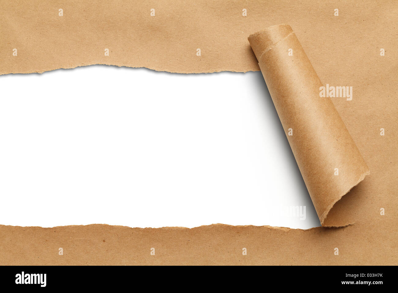 Pacchetto marrone carta arrotolata con sfondo bianco. Foto Stock