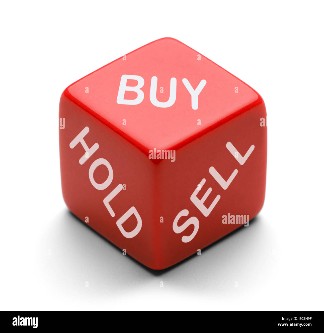 Dadi rossi con buy tenere e vendere su di esso isolato su sfondo bianco. Per stock broker il processo decisionale. Foto Stock