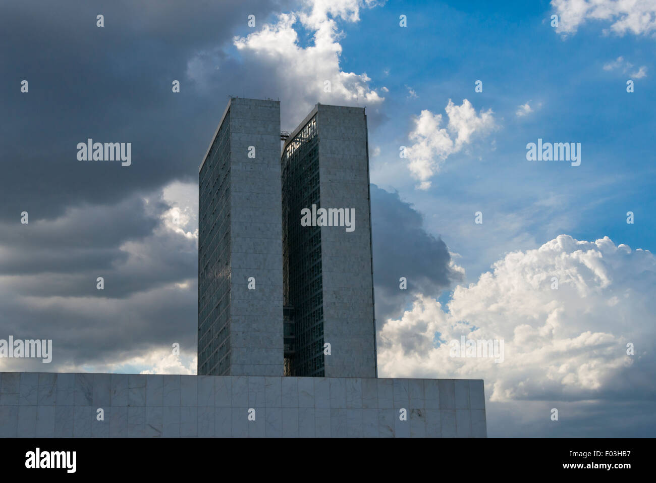 Il Parlamento ufficio torre nel Congresso Nazionale complesso progettato dall architetto Oscar Niemeyer, Brasilia, del Distretto Federale, Brasile Foto Stock