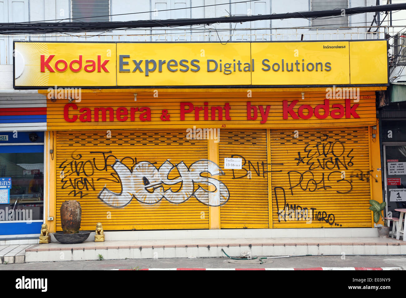 Chiuso Kodak Express della fotocamera e stampare foto digitali e negozio di fotografia in Chiang Mai Thailandia Foto Stock