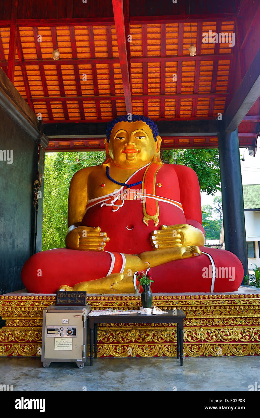 Statua del grasso Monaco Tan Pra Maha Kajjana al Wat Chedi Luang tempio in Chiang Mai Thailandia Foto Stock