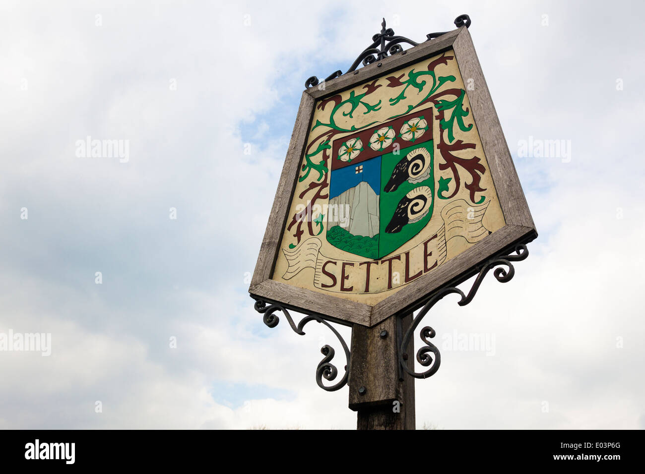 Segno di villaggio, Settle, North Yorkshire, Regno Unito Foto Stock