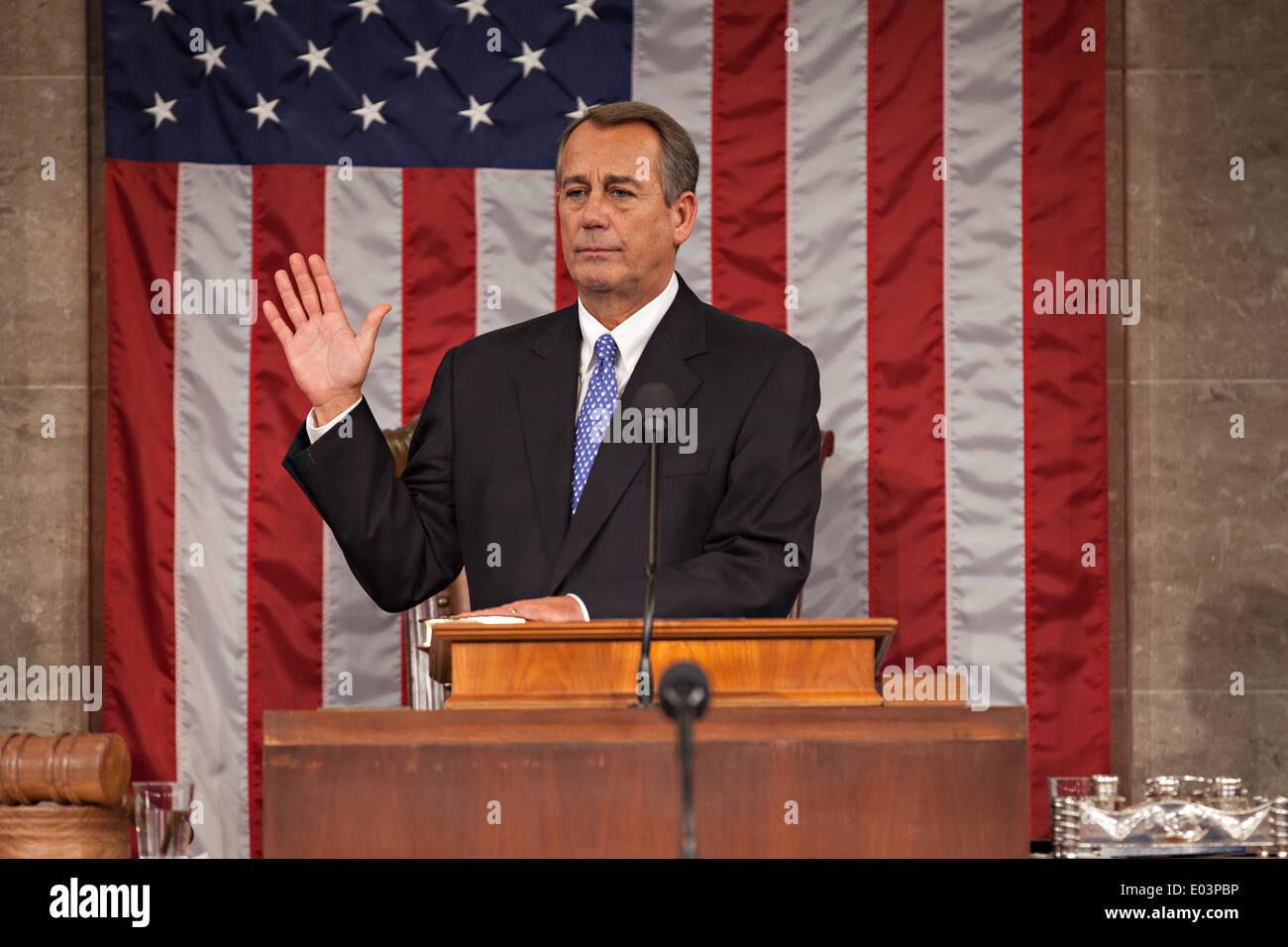 Noi Speaker della casa John Boehner prende il giuramento di ufficio durante una cerimonia che si terrà nella Sala della Casa dei Rappresentanti dopo la sua elezione il 3 gennaio 2013 a Washington, DC. Foto Stock