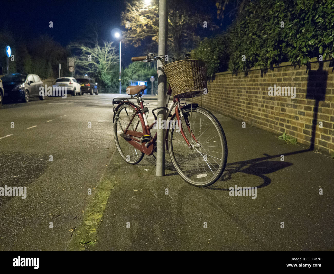 Un medaglione di bicicletta ad un posto per una notte a Surbiton, Londra Foto Stock