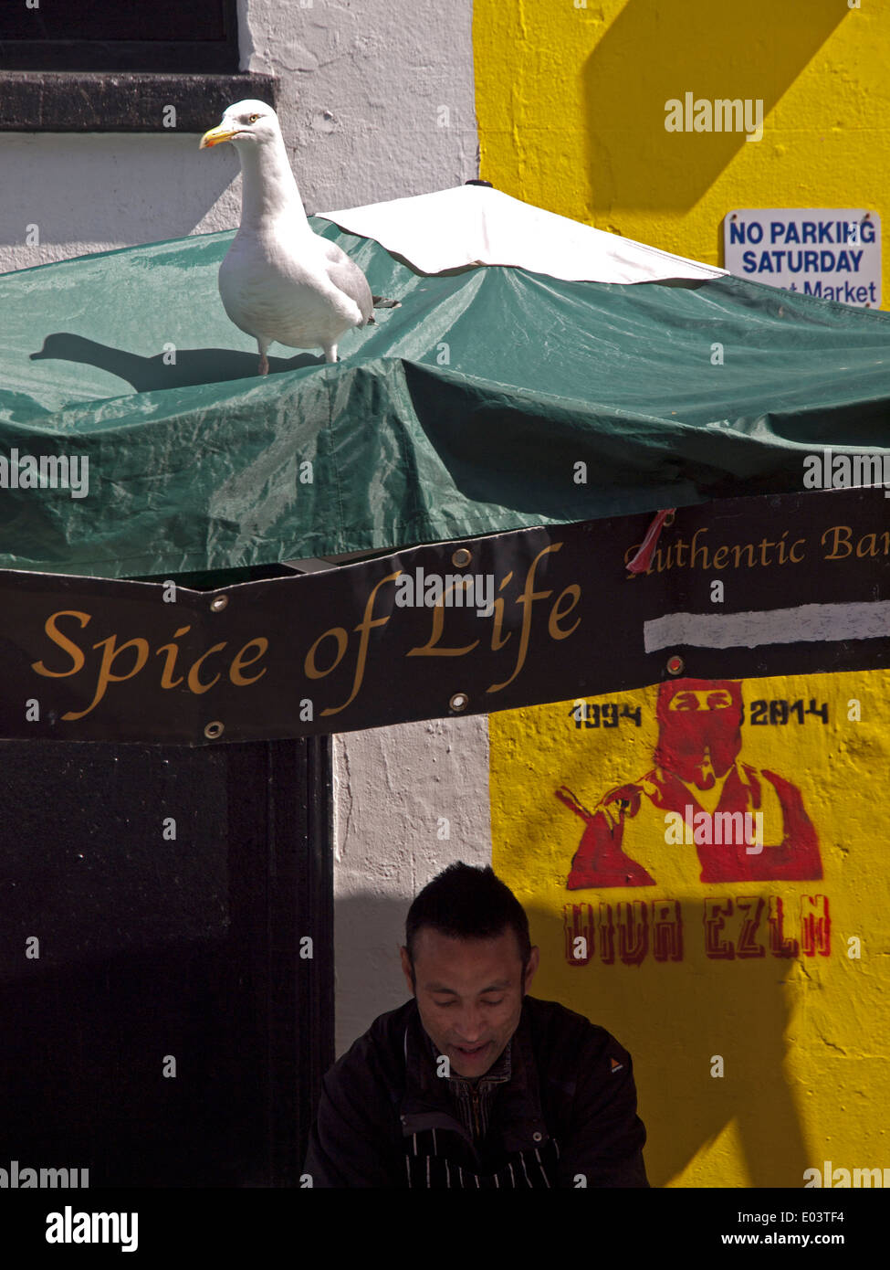 Un cibo in stallo Superiore Strada Gardner al mercato del sabato in Brighton Foto Stock