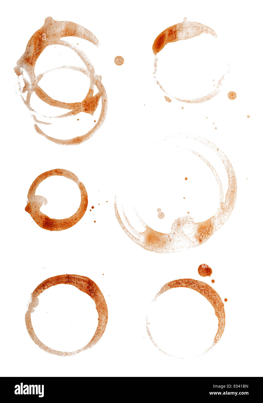Tazza di caffè anelli isolati su bianco. Foto Stock