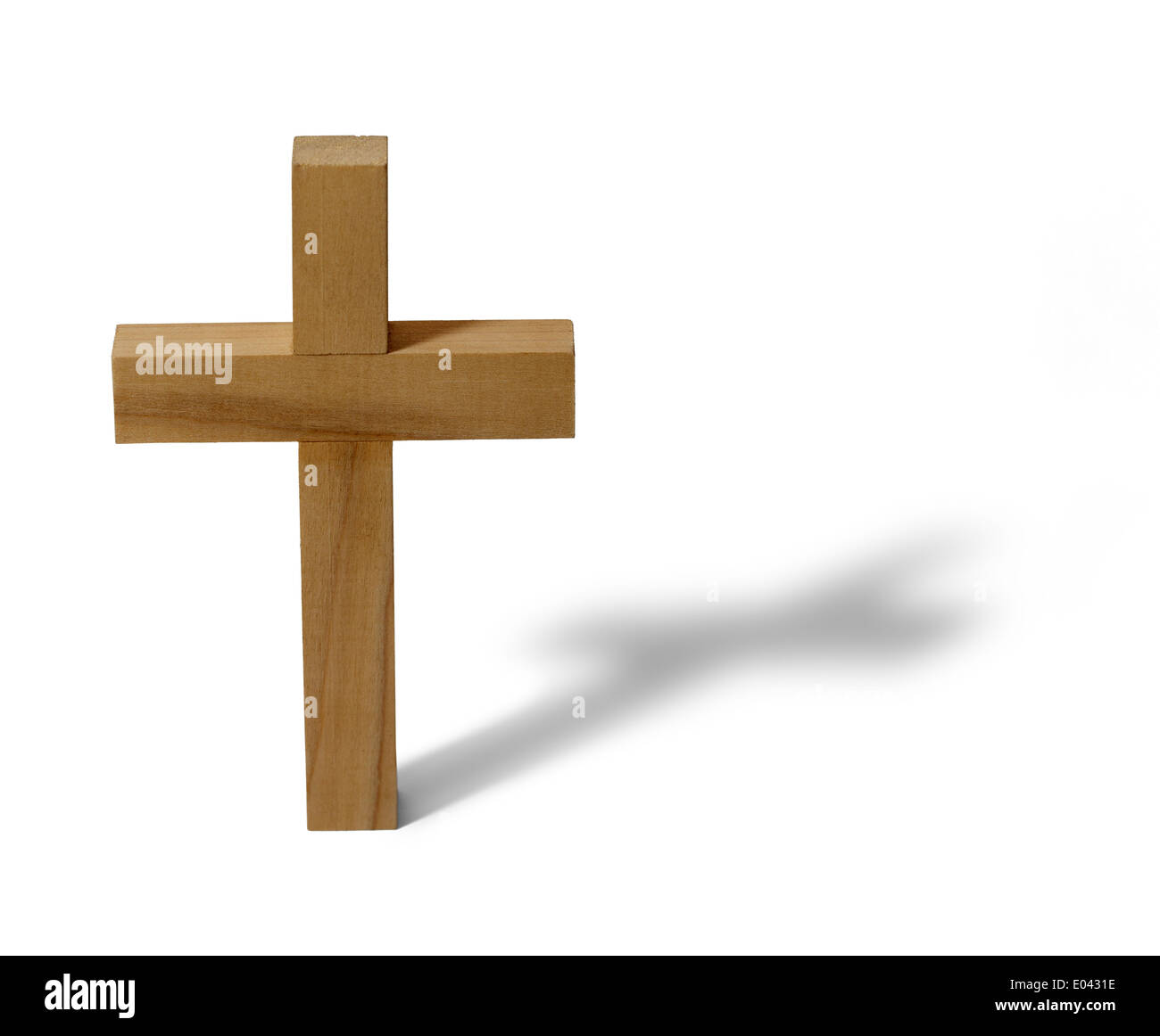 Croce di legno vista Font isolati su sfondo bianco. Foto Stock