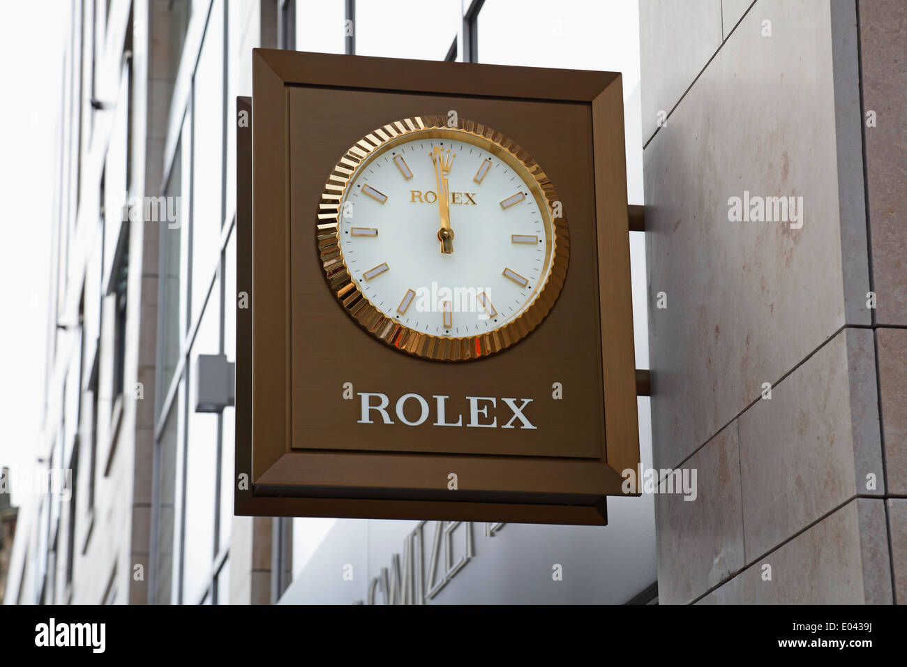Orologio pubblico Rolex sul negozio Watches of Switzerland a Buchanan Street, Glasgow centro città, Scozia, Regno Unito Foto Stock