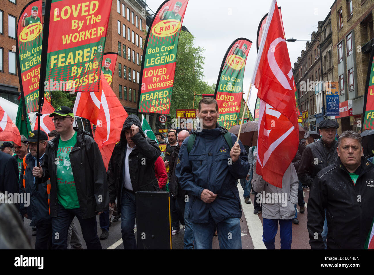 Londra REGNO UNITO. 01 maggio 2014. Il tradizionale giorno di maggio sindacato marzo sfila per Londra da Clerkenwell verde a Trafalgar Square. Questo evento di anni di onorato lavoro politico Tony Benn e RMT unione leader Bob Crow che morì all'inizio di quest'anno. Credito: Patricia Phillips/Alamy Live News Foto Stock