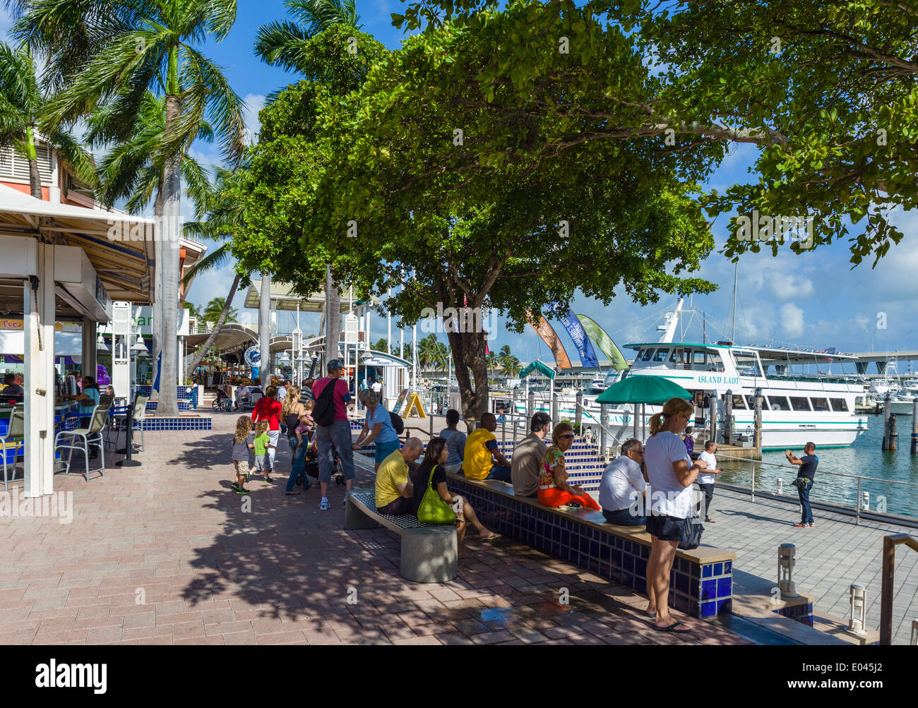 Il lungomare al Bayside Marketplace in downtown Miami, Florida, Stati Uniti d'America Foto Stock