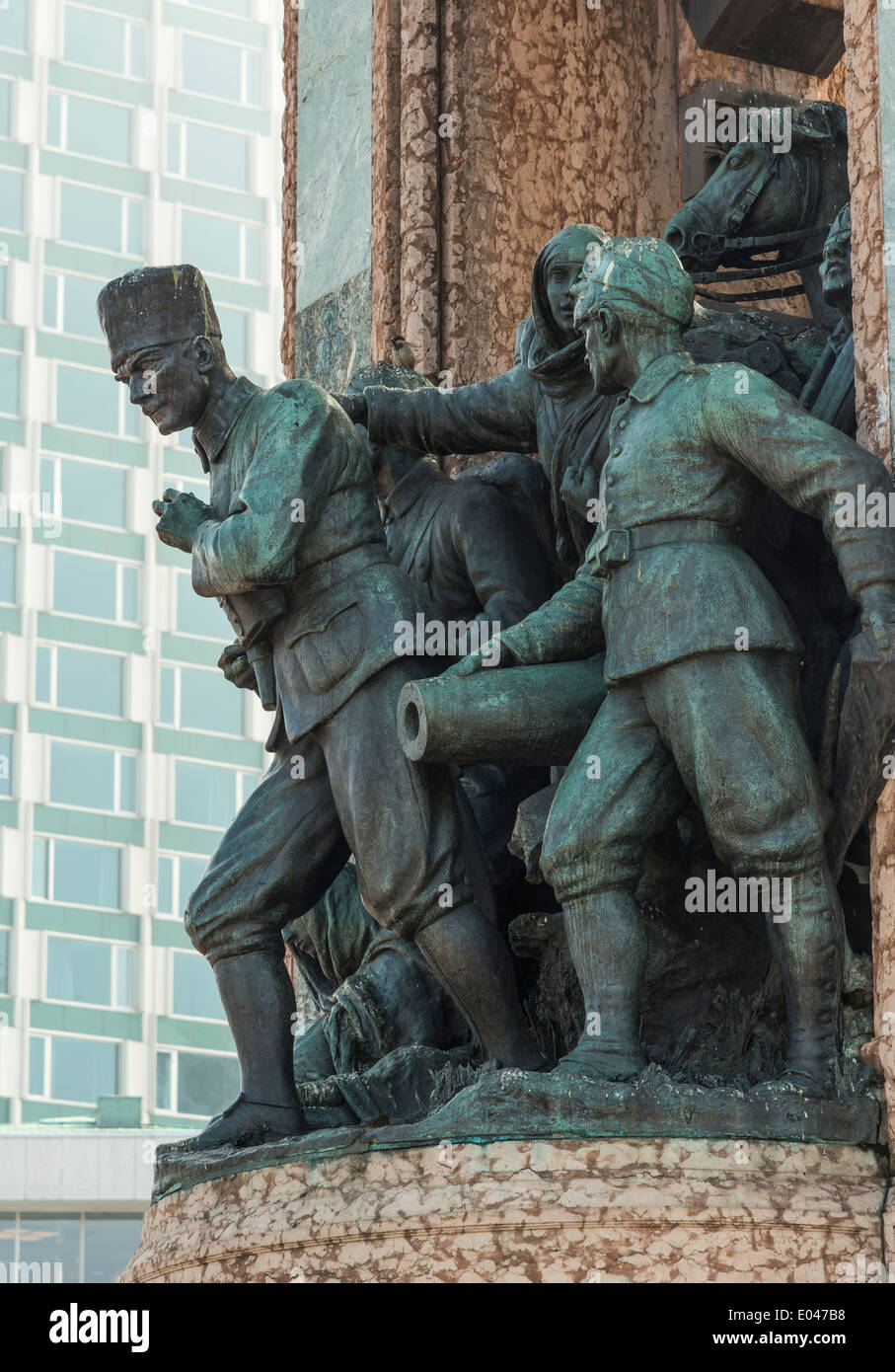 Mustafa Kemal Ataturk, !st Presidente della Turchia, sul Monumento a la Repubblica in Piazza Taksim, Istanbul, Turchia. Foto Stock