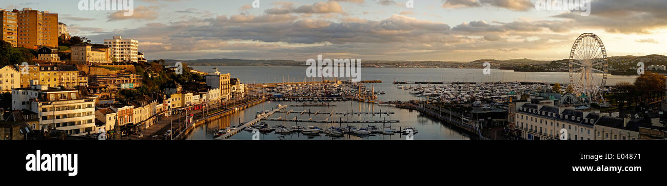 GB - DEVON: Torbay con Torquay Harbour & Città in primo piano Foto Stock