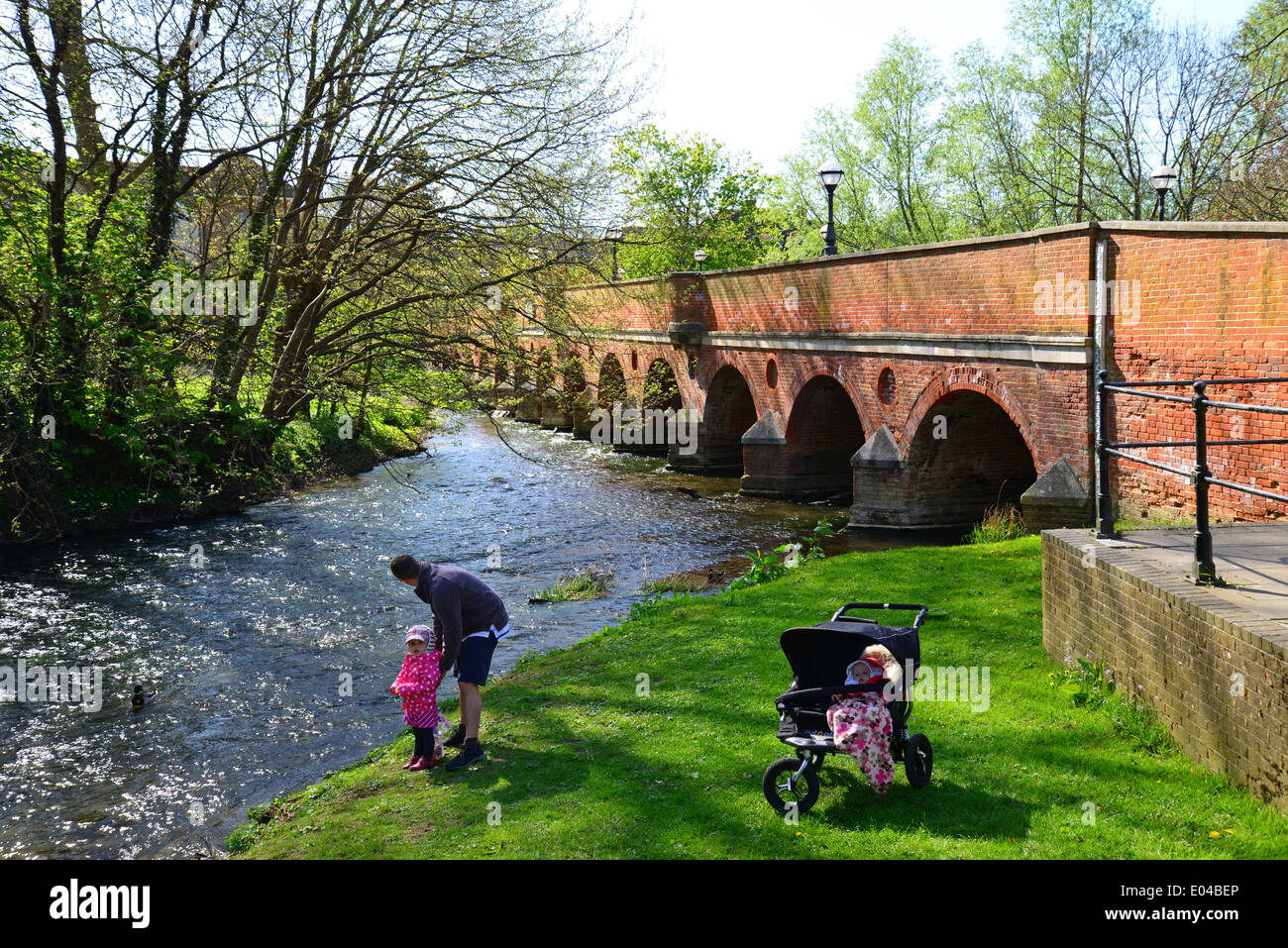 Leatherhead Ponte sul Fiume Mole, Leatherhead Surrey, Inghilterra, Regno Unito Foto Stock